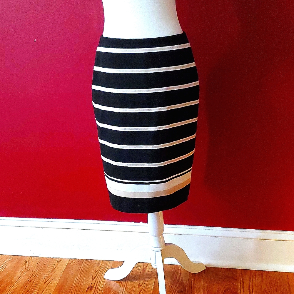 White House Black Market Striped skirt Sz 2